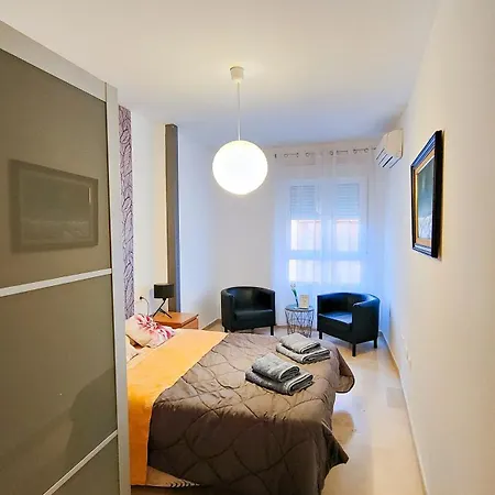 Palm Square - One Minute From The Sea!
